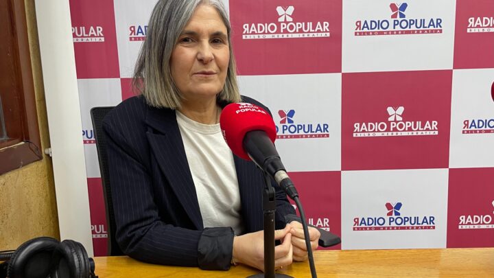 Kortajarena (EH Bildu) critica el «anacronismo» del parón parlamentario y exige explicaciones por el caos de las vacunas