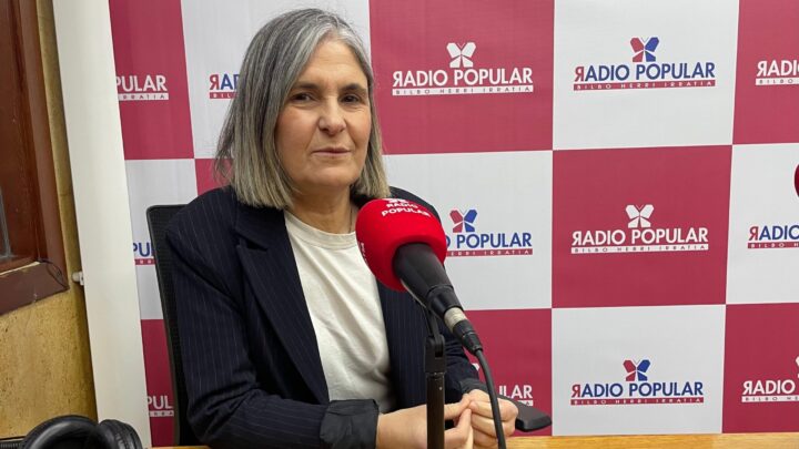 Kortajarena (EH Bildu) critica el «anacronismo» del parón parlamentario y exige explicaciones por el caos de las vacunas