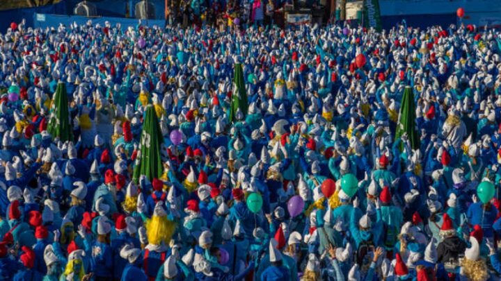 Los récord Guinness más surrealistas: más de 3.000 pitufos o casi 2.500 abrazos en una hora