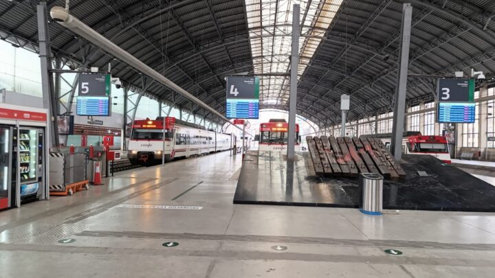 «No tengo edad para esto»: la huelga de Renfe trastoca la movilidad en Bizkaia tras el debate sobre la seguridad