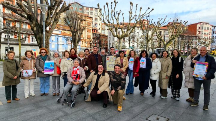 Bermeo prest dago mozorro, musika eta kolorez jantzi kaleak festaz betetzeko