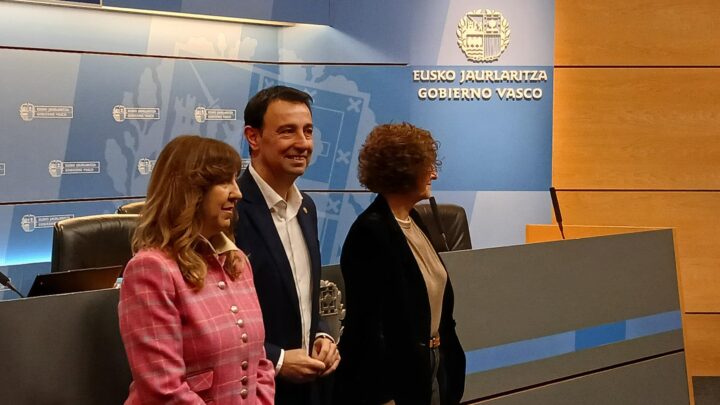 Torres apela al «diálogo» en Euskadi para un salario de negociación colectiva