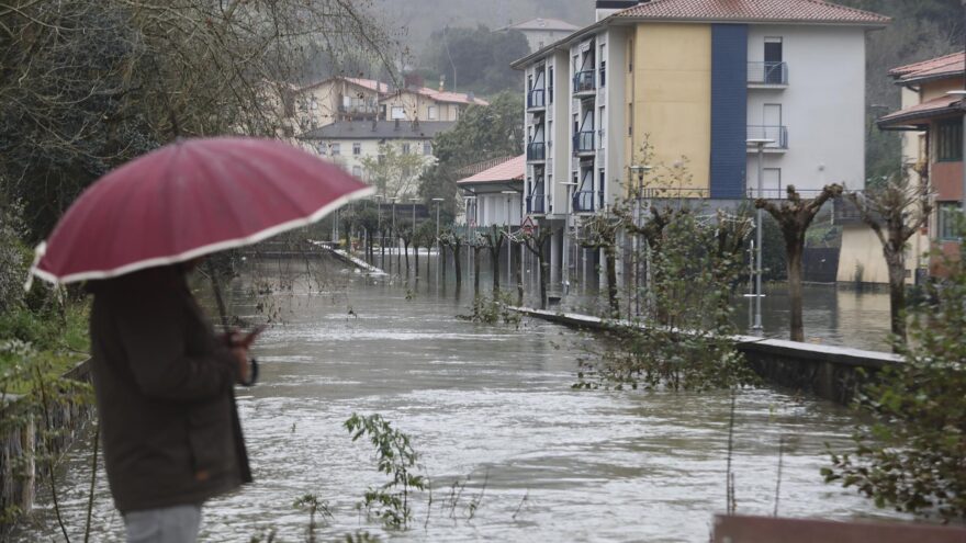 El aviso amarillo por lluvias persistentes en Bizkaia se amplía hasta el martes