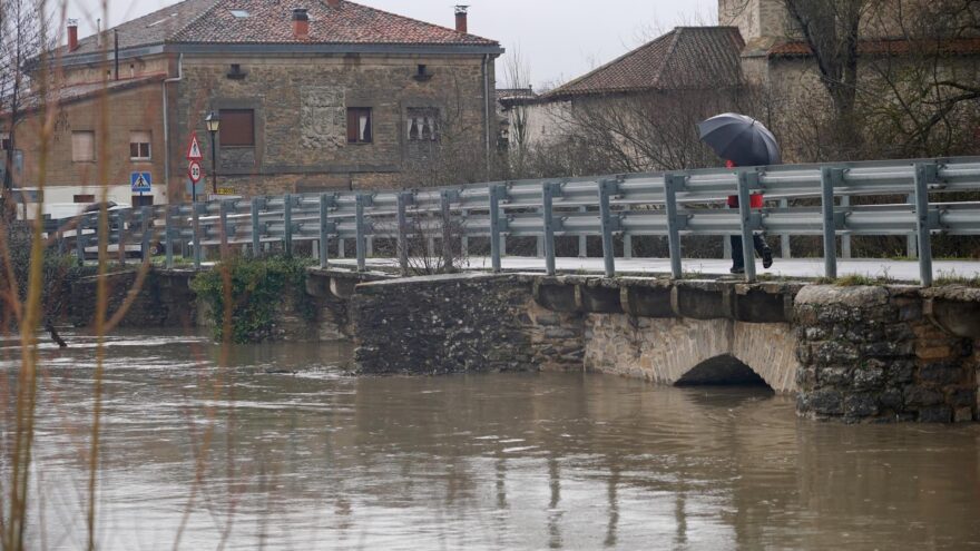 El embalse de Ullibarri-Gamboa vierte 45 m3 por segundo y Añarbe 10 m3