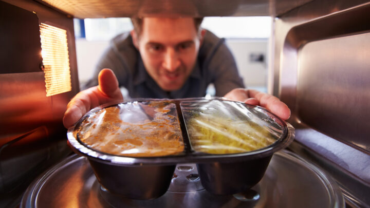 Microplásticos en el cerebro: la advertencia de Greenpeace sobre los envases preparados