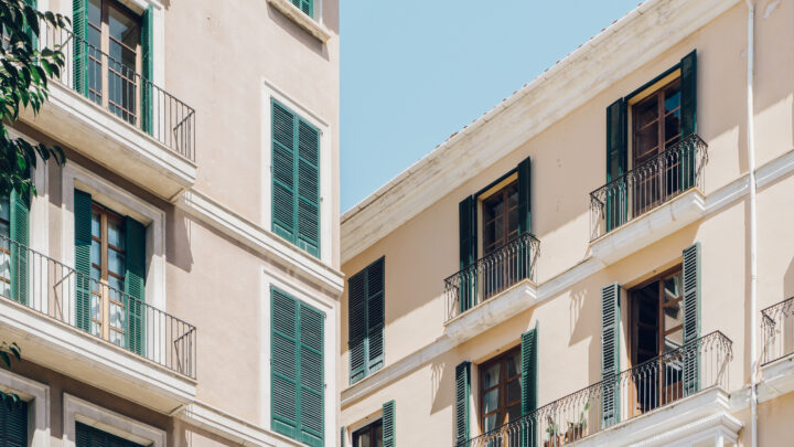 Resolver conflictos de copropiedad, pactos sucesorios y humedades comunitarias