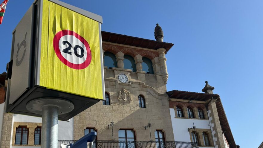 Mungia refuerza la seguridad peatonal con iluminación y control de velocidad