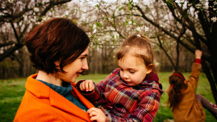 «Cuidar no es algo innato en las mujeres»