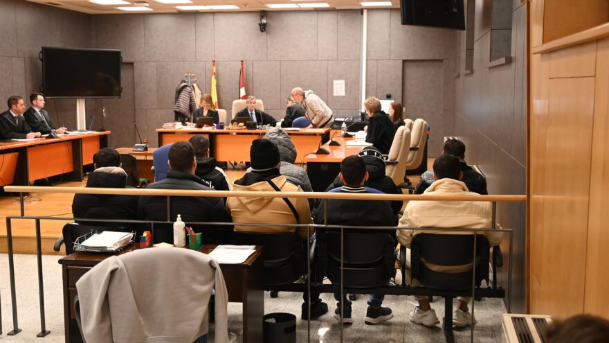 La víctima de la agresión homófoba de Basauri dice que le patearon hasta quedar inconsciente al grito de «puto maricón»