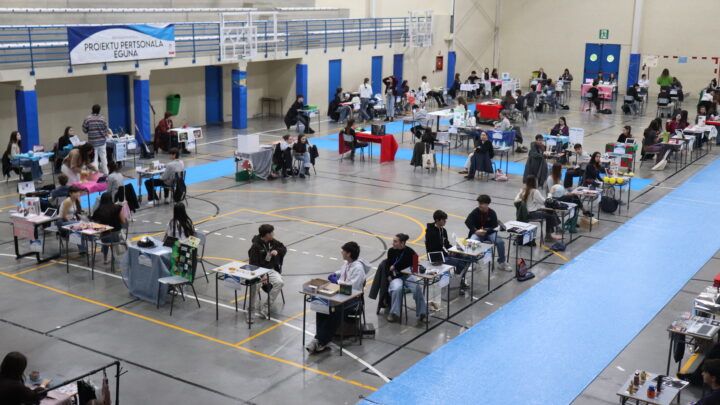 Begoñazpi, la primera ikastola de Bilbao que recibe el certificado oficial de Bachillerato Internacional