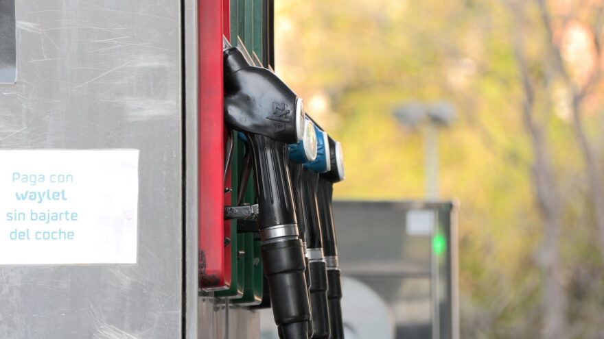 El diésel y la gasolina se disparan: llenar el depósito cuesta ya 10 euros más