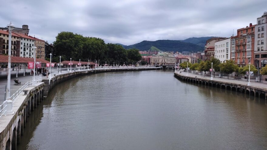 Lo que se puede y lo que no se puede hacer en la Ría: Bilbao estrena «manual de instrucciones»