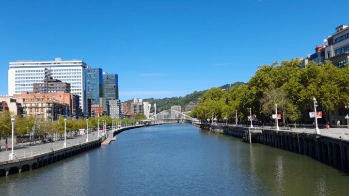 Una mosca en el plato o un error en la factura: la OMIC de Bilbao tramita más de mil reclamaciones