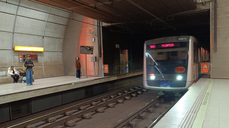 Metro Bilbao ofrece el 62% de los servicios habituales