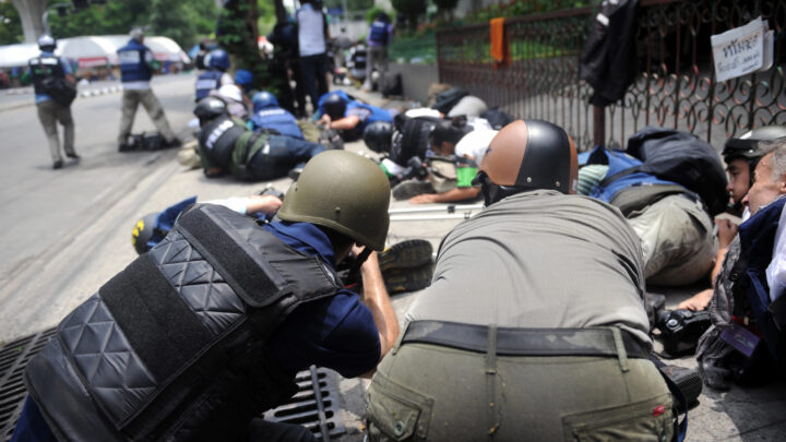 El precio de contar la guerra: precariedad, trauma y falta de protección en el periodismo español