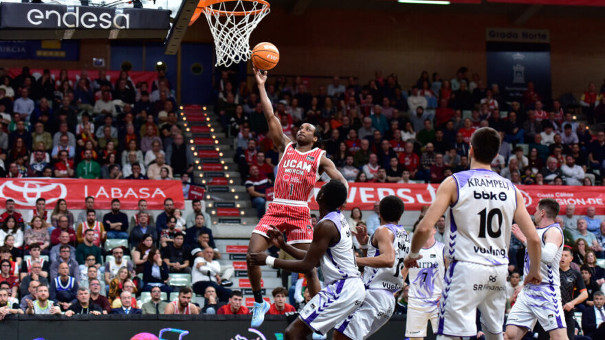 Los triples y el físico murciano superan al Surne Bilbao