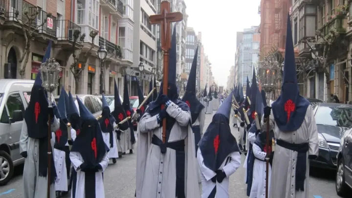La Semana Santa «paso a paso»: La Piedad realizará la vuelta a San Nicolás este martes en silencio