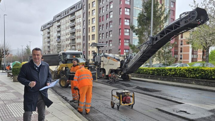Barakaldo renueva el asfalto en seis barrios