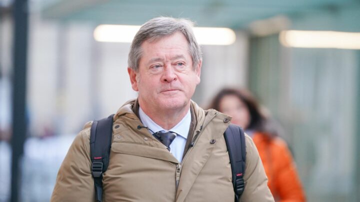 Zupiria condena las amenazas a Otegi