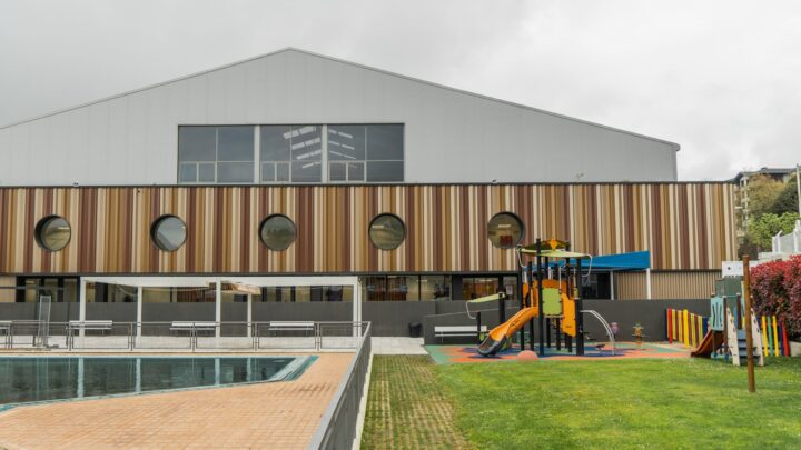 Santurtzi abre la zona de juegos exterior del polideportivo Mikel Trueba