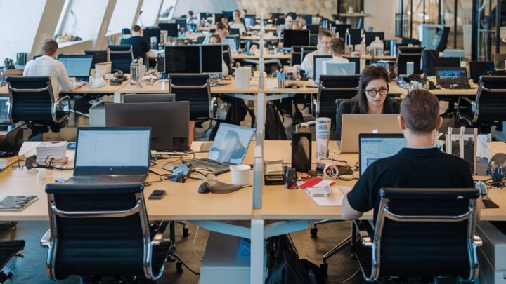 El «lavado de cara» de la IA: ¿Progreso real o excusa para los despidos masivos?