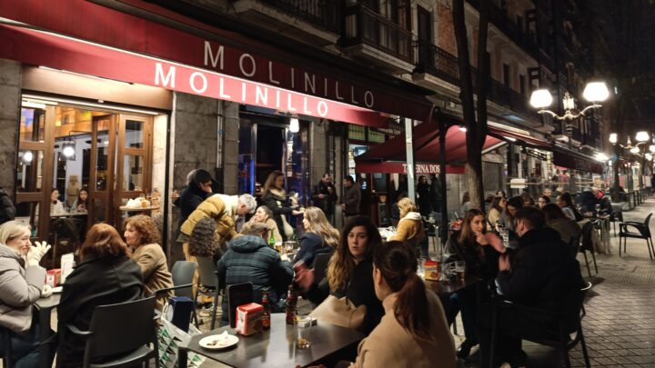 Bilbao se ahoga entre terrazas y crece la presión vecinal : «No se puede dar licencia tras licencia»