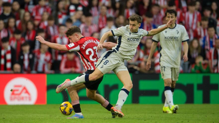 Derbi con el orgullo tocado