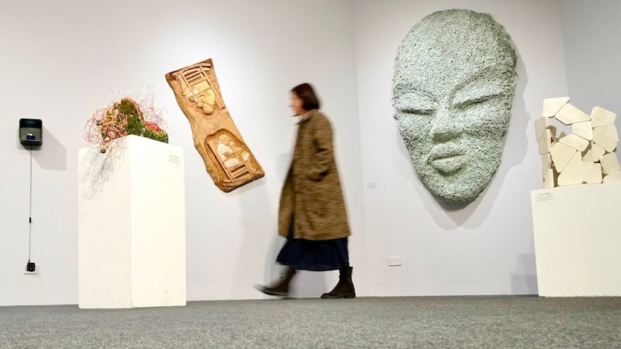 Más de 800 personas visitan la exposición ‘Escultoras AQUÍ AHORA’ en las Juntas de Bizkaia