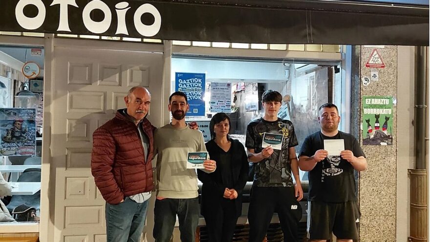 Lekeitio impulsa bares más accesibles y amigables para las personas mayores