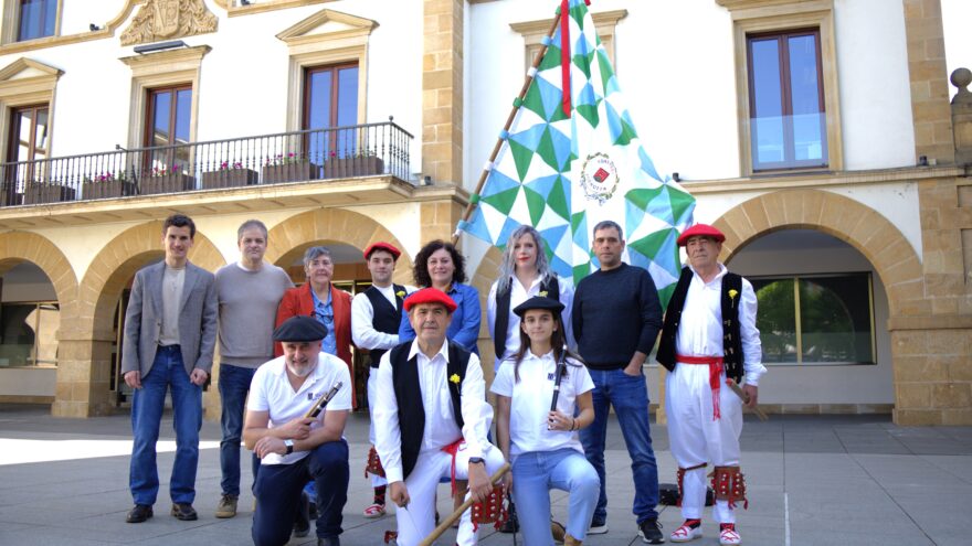 Amorebieta-Etxano acoge Durangaldeko Ezpatadantzari Eguna para impulsar la danza de la comarca