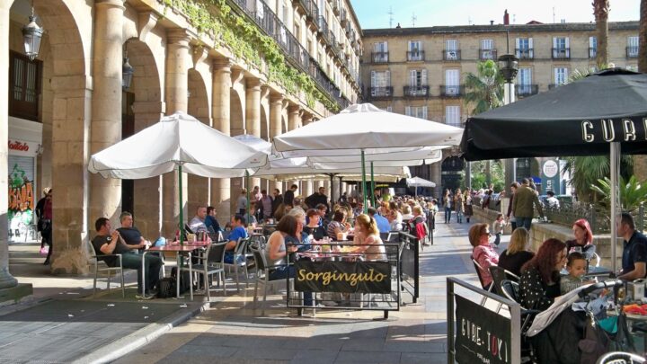 Artistas callejeros convocan movilizaciones contra la nueva ordenanza de terrazas de Bilbao