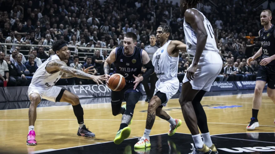 Romper el muro griego