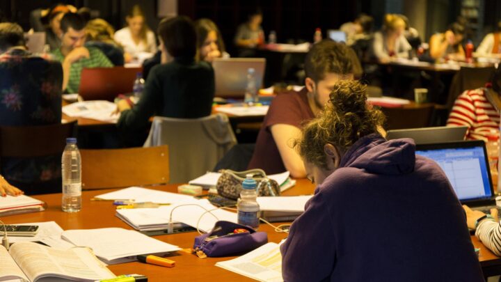 Ayuntamiento de Bilbao amplía horarios y plazas de las salas de estudio municipales del 2 al 31 de mayo