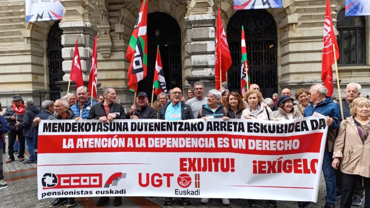 Pensionistas de CCOO y UGT salen a la calle para exigir el cumplimiento de la ley de Dependencia