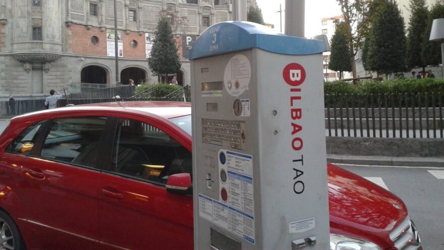 Bilbao permitirá aparcar gratis 15 minutos junto a los ambulatorios