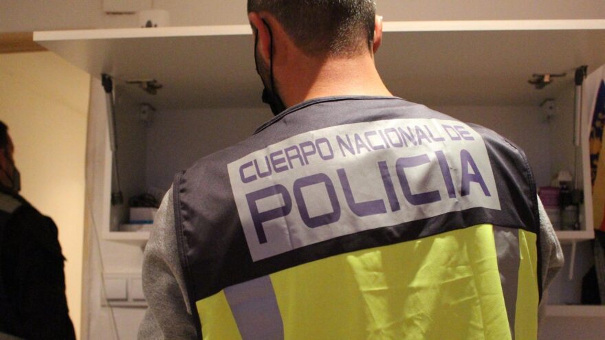 19 detenidos en Bilbao y Donostia por regularizar migrantes con documentos falsos