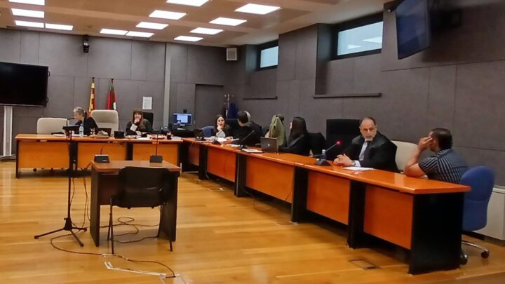 El jurado declara culpable de asesinato al acusado de matar a un septuagenario en su domicilio de Bilbao