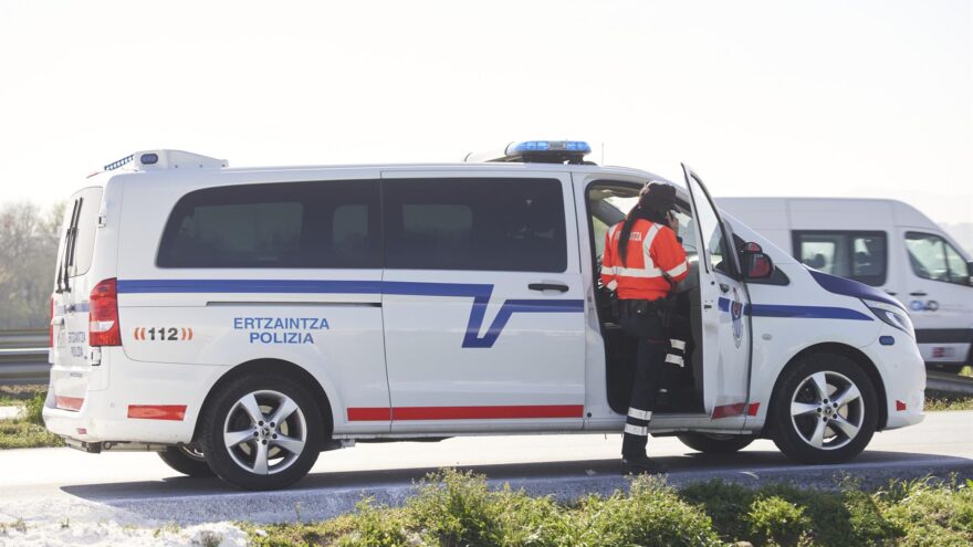 Ertzaintza y policías locales reforzarán los controles de velocidad esta semana