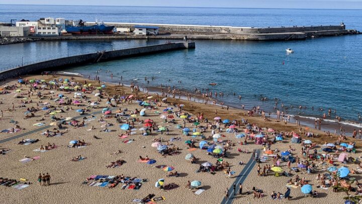 Detenido en la playa de Ondarroa acusado de exhibicionismo ante menores de edad