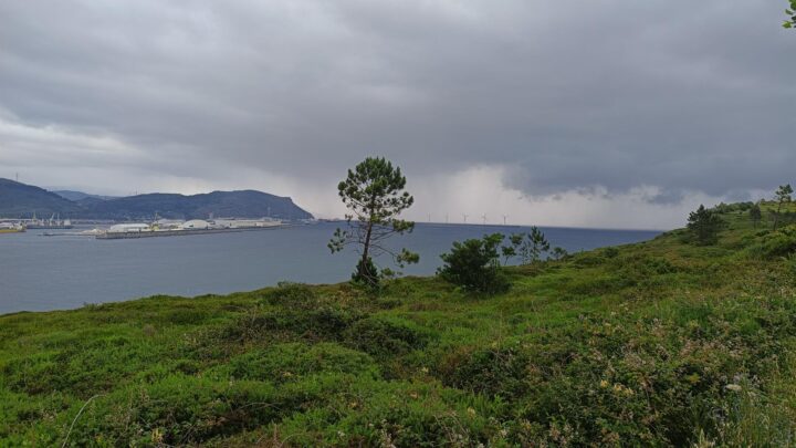 Euskadi bajo la lluvia: la llegada de un frente desploma las temperaturas