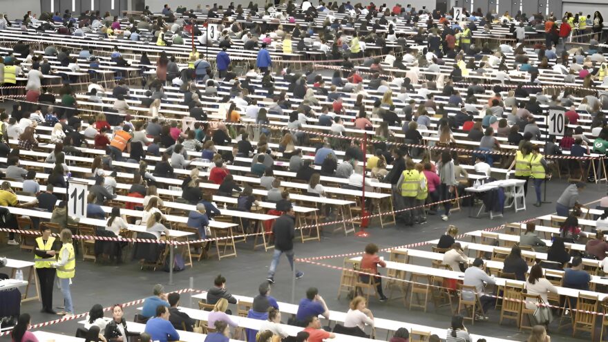 Casi 3.000 inscritos en el primer día de la OPE de Osakidetza