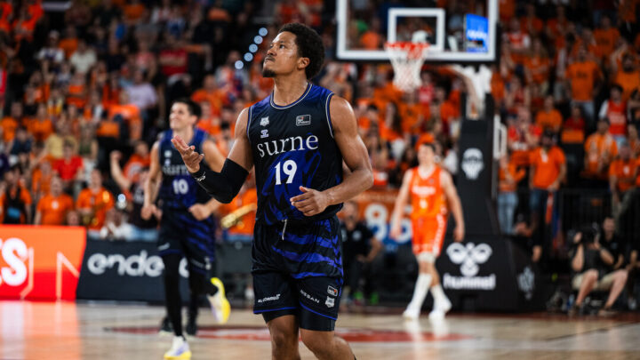 Bilbao Basket desafía a Valencia Basket para seguir vivo en los playoffs