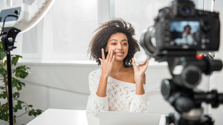 ¿Sabes si lo que ves es experiencia real o anuncio? Las claves de la normativa sobre los ‘influencers’