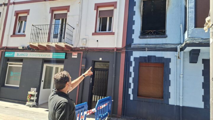 Trasladadas al hospital cuatro personas por inhalación de humo en un incendio en Getxo