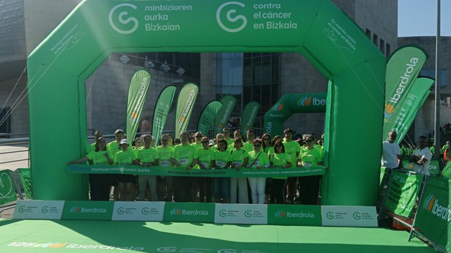 Más de 1.600 personas se suman en Bilbao a la segunda Marcha contra el Cáncer
