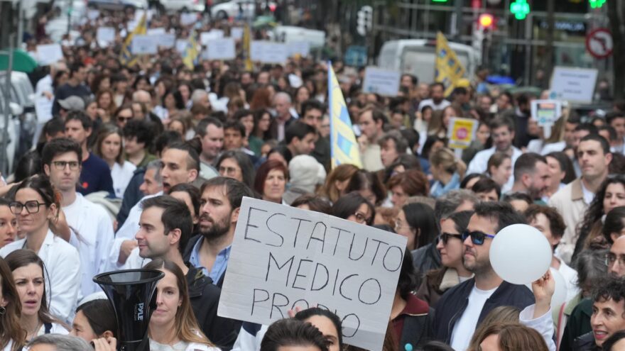 Bizkaia lidera la huelga médica por la mañana y Araba toma el relevo por la tarde