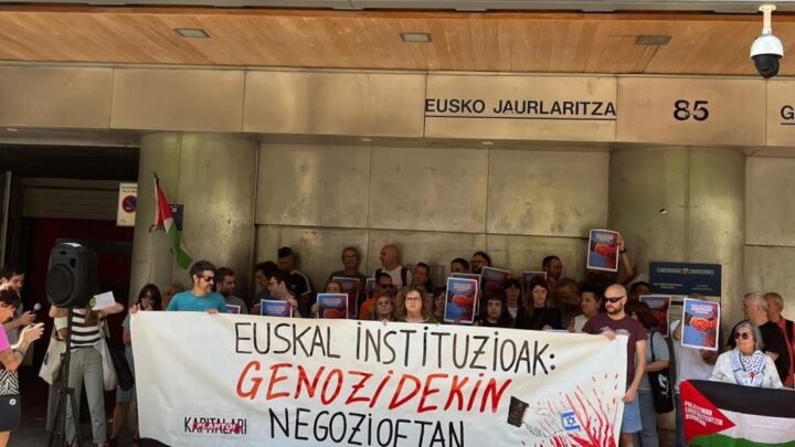 Euskal Herriak Kapitalari Planto denuncia la “complicidad” de las instituciones vascas con Israel