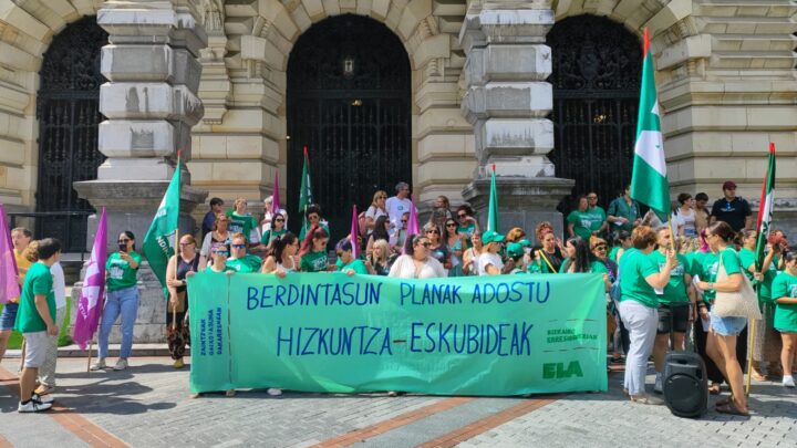 Las trabajadoras de residencias exigen mejoras laborales bajo el lema “Cuando cuidar enferma”