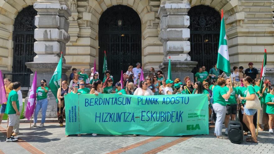 Las trabajadoras de residencias exigen mejoras laborales bajo el lema “Cuando cuidar enferma”