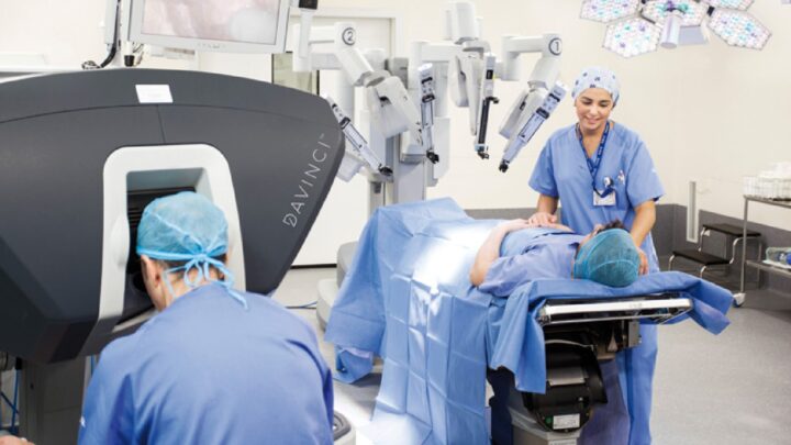 La revolución de la cirugía robótica: El robot Da Vinci celebra dos décadas reduciendo los puntos de sutura